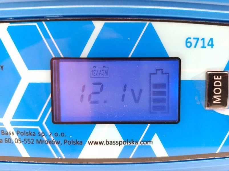 Зарядний пристрій для гелевих , стандартних кислотних та AGM і STD акумуляторів 6/12В Bass Polska 6713 6713 фото